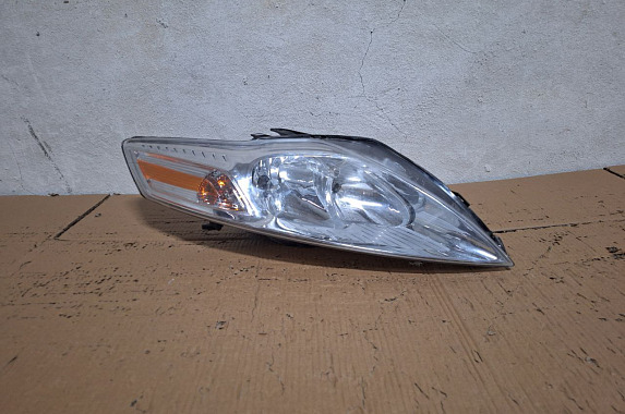 Фара правая Ford Mondeo 2007-2015 (Китай / Сломан отражатель, потертости) Дисконт 50%